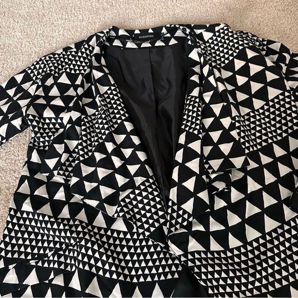 EUC Women’s MinkPink Black And White Striped Jacket! - Picture 5 of 7